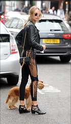 Kimberley Garner walks Her Dog Out in London 05-13-2017
8 Photos
Photoset #367010
@BestEyeCandy.com