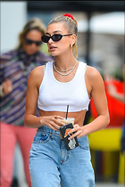 Celebrity Photo: Hailey Baldwin
12 Photos
Photoset #410951
@BestEyeCandy.com