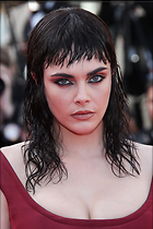 Celebrity Photo: Cara Delevingne
2304x3455 1.4 mb
Viewed 16 times
@BestEyeCandy.com
