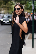 Celebrity Photo: Emily Ratajkowski
1200x1800 189 kb
Viewed 11 times
@BestEyeCandy.com