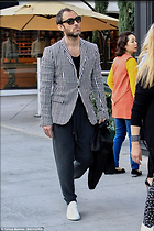 Celebrity Photo: Jude Law
634x951 152 kb
Viewed 2 times
@BestEyeCandy.com