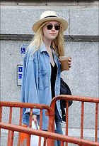 Celebrity Photo: Dakota Fanning
698x1024 256 kb
Viewed 3 times
@BestEyeCandy.com