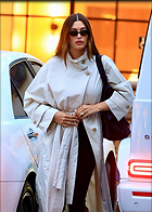 Hailey Baldwin arrives for Dinner at Sushi Park in West Hollywood 04-17-2025
12 Photos
Photoset #699228
@BestEyeCandy.com
