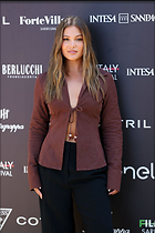 Celebrity Photo: Olivia Holt
1200x1800 182 kb
Viewed 10 times
@BestEyeCandy.com