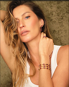 Celebrity Photo: Gisele Bundchen
800x1000 110 kb
Viewed 13 times
@BestEyeCandy.com