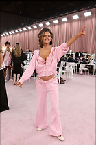 Celebrity Photo: Alessandra Ambrosio
29 Photos
Photoset #723351
@BestEyeCandy.com