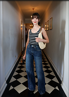 Celebrity Photo: Alison Brie
1200x1680 147 kb
Viewed 13 times
@BestEyeCandy.com