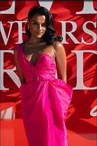 Celebrity Photo: Simone Ashley
33 Photos
Photoset #737175
@BestEyeCandy.com