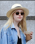 Celebrity Photo: Dakota Fanning
802x1024 268 kb
Viewed 4 times
@BestEyeCandy.com