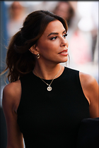 Celebrity Photo: Eva Longoria
1200x1799 168 kb
Viewed 16 times
@BestEyeCandy.com