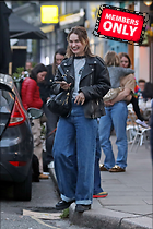 Celebrity Photo: Lily James
1809x2713 1.6 mb
Viewed 1 time
@BestEyeCandy.com