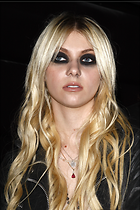 Celebrity Photo: Taylor Momsen
1800x2700 1,002 kb
Viewed 5 times
@BestEyeCandy.com