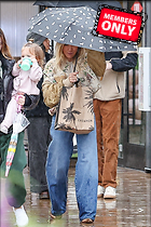 Celebrity Photo: Hilary Duff
1136x1706 1.5 mb
Viewed 0 times
@BestEyeCandy.com