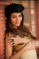 Celebrity Photo: Victoria Justice
733x1100 560 kb
Viewed 3 times
@BestEyeCandy.com