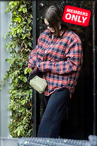 Kendall Jenner at Aldreds Coffee in West Hollywood 03-09-2020
2133x3200 4.2 mb
Viewed 1 time
@BestEyeCandy.com