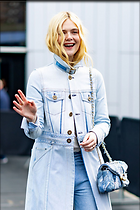 Celebrity Photo: Elle Fanning
1200x1800 247 kb
Viewed 8 times
@BestEyeCandy.com
