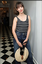 Celebrity Photo: Alison Brie
1200x1800 221 kb
Viewed 12 times
@BestEyeCandy.com