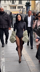 Celebrity Photo: Demi Lovato
800x1422 159 kb
Viewed 10 times
@BestEyeCandy.com