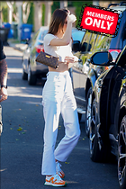 Kendall Jenner underboob suffers a wardrobe malfunction in West 3.11..20.2020
2133x3200 2.7 mb
Viewed 1 time
@BestEyeCandy.com