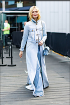 Celebrity Photo: Elle Fanning
1200x1800 232 kb
Viewed 4 times
@BestEyeCandy.com