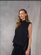 Celebrity Photo: Yvonne Strahovski
1280x1706 144 kb
Viewed 3 times
@BestEyeCandy.com