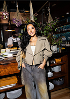 Celebrity Photo: Becky G
5 Photos
Photoset #731104
@BestEyeCandy.com