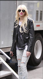 Celebrity Photo: Taylor Momsen
2136x3912 565 kb
Viewed 4 times
@BestEyeCandy.com