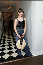 Celebrity Photo: Alison Brie
1200x1799 196 kb
Viewed 10 times
@BestEyeCandy.com