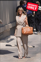 Celebrity Photo: Heidi Klum
2333x3499 2.4 mb
Viewed 1 time
@BestEyeCandy.com