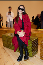 Celebrity Photo: Emily Ratajkowski
1366x2048 1,035 kb
Viewed 8 times
@BestEyeCandy.com