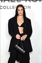 Celebrity Photo: Lea Michele
1200x1800 115 kb
Viewed 6 times
@BestEyeCandy.com