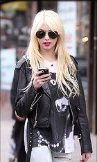 Celebrity Photo: Taylor Momsen
2768x4608 607 kb
Viewed 2 times
@BestEyeCandy.com