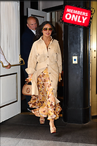 Celebrity Photo: Salma Hayek
1933x2899 2.0 mb
Viewed 0 times
@BestEyeCandy.com