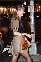 Celebrity Photo: Taylor Swift
900x1350 414 kb
Viewed 11 times
@BestEyeCandy.com