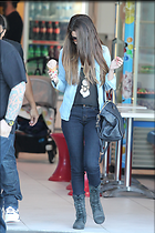 Celebrity Photo: Selena Gomez
2400x3600 1.3 mb
Viewed 7 times
@BestEyeCandy.com
