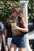 Celebrity Photo: Alison Brie
1200x1800 203 kb
Viewed 10 times
@BestEyeCandy.com