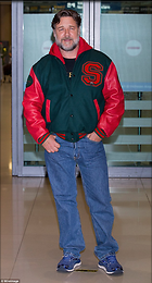 Celebrity Photo: Russell Crowe
634x1177 197 kb
Viewed 0 times
@BestEyeCandy.com