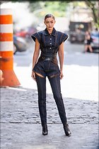 Celebrity Photo: Gigi Hadid
1365x2048 814 kb
Viewed 4 times
@BestEyeCandy.com