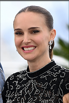 Celebrity Photo: Natalie Portman
1200x1800 242 kb
Viewed 62 times
@BestEyeCandy.com