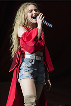 Celebrity Photo: Sabrina Carpenter
2415x3628 821 kb
Viewed 6 times
@BestEyeCandy.com