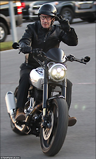 Celebrity Photo: Keanu Reeves
634x1044   134 kb
Viewed 1 time
@BestEyeCandy.com