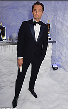 Celebrity Photo: Jude Law
634x1014 135 kb
Viewed 3 times
@BestEyeCandy.com