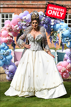 Amy Childs the Only Way is Essex TV Show filming Bridgerton Special in Essex 18.04..20.2021
3712x5568 3.8 mb
Viewed 0 times
@BestEyeCandy.com