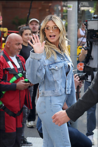 Celebrity Photo: Heidi Klum
667x1000 111 kb
Viewed 11 times
@BestEyeCandy.com