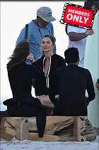 Celebrity Photo: Gisele Bundchen
1993x3000 1.6 mb
Viewed 0 times
@BestEyeCandy.com