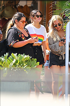 Celebrity Photo: Selena Gomez
1912x2868 819 kb
Viewed 4 times
@BestEyeCandy.com