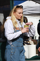 Celebrity Photo: Sophie Turner
1568x2352 561 kb
Viewed 4 times
@BestEyeCandy.com