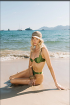Celebrity Photo: Elsa Hosk
667x1000 78 kb
Viewed 8 times
@BestEyeCandy.com