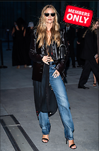 Celebrity Photo: Rosie Huntington-Whiteley
1964x3000 2.0 mb
Viewed 0 times
@BestEyeCandy.com