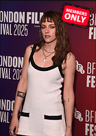 Celebrity Photo: Kristen Stewart
3330x4745 2.6 mb
Viewed 0 times
@BestEyeCandy.com